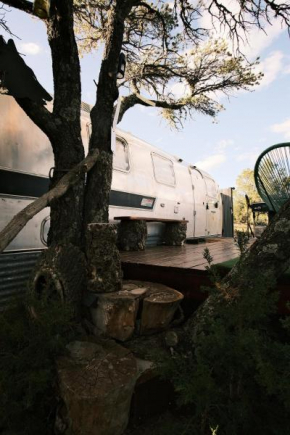 Silver Bullet Airstream, El Mistico Glamping Ranch